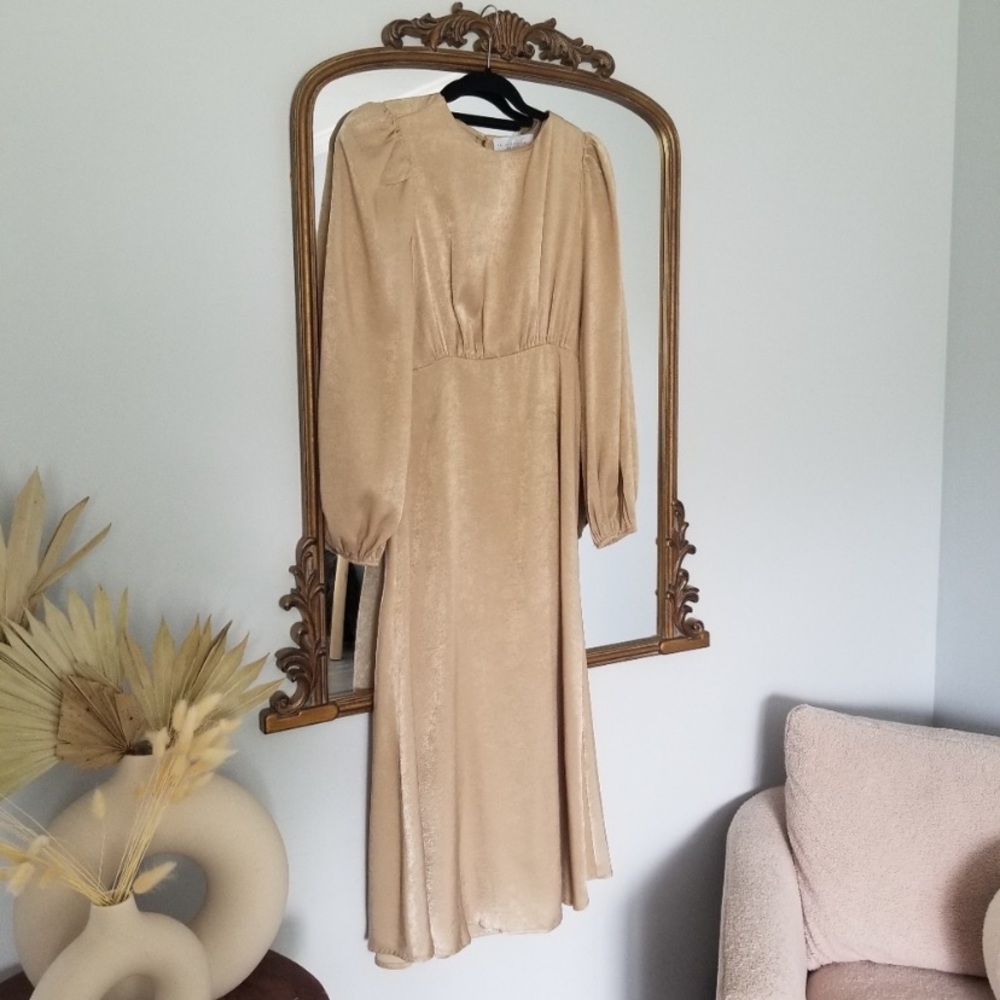 Nwts Beige cream midi dress long sleeve
